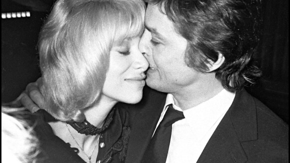 Mireille Darc : Son veuf dépeint sa relation avec Alain Delon