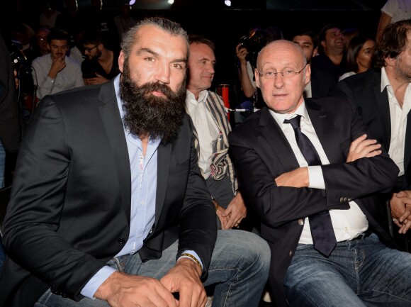 Sébastien Chabal et Bernard Laporte - Célébrités lors du deuxième combat professionnel "La conquête" entre le français T. Yoka et l'américain J. Rice au Zénith de Paris, France, le 14 octobre 2017. © Rachid Bellak/Bestimage