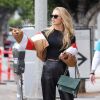 Romee Strijd à Beverly Hills, porte une doudoune Tularosa. Le 2 novembre 2017.