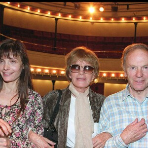 Marie entourée de ses parents Jean-Louis et Nadine Trintignant, à Paris le 1er mai 1999.