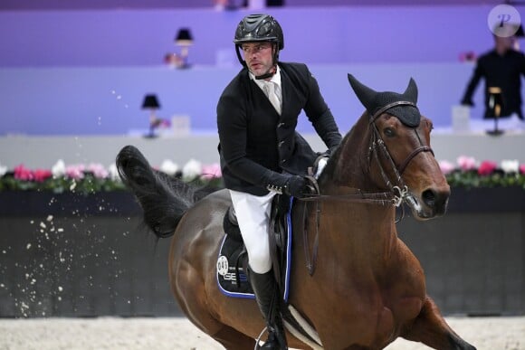 Grégory Cottard (vainqueur de l'épreuve) participe à l'épreuve "Masters One Asia Horse Week" au Longines Masters de Paris. Villepinte, le 30 novembre 2017. © Pierre Perusseau/Bestimage