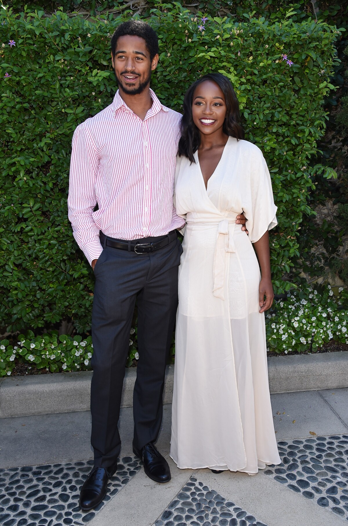 Photo Alfred Enoch et sa compagne Aja Naomi King à Beverly Hills, le