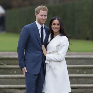 Le prince Harry et Meghan Markle à Kensington palace après l'annonce de leurs fiançailles le 27 novembre 2017.