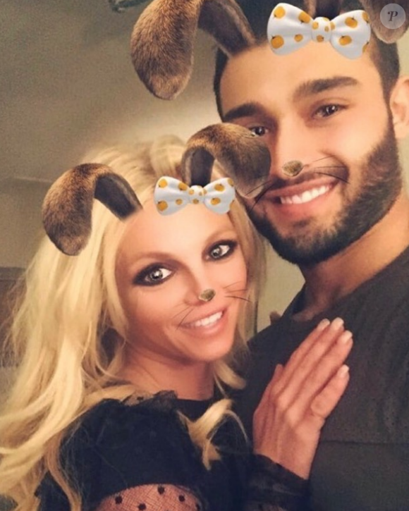 Britney Spears et son petit ami Sam Asghari sur une photo publiée sur Instagram le 1er novembre 2017