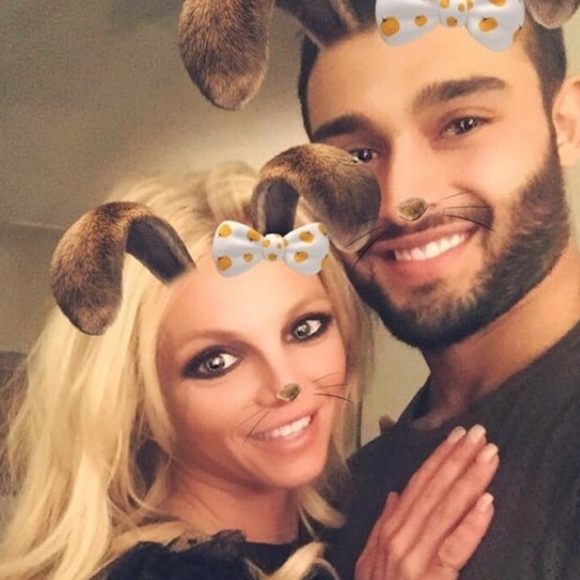 Britney Spears et son petit ami Sam Asghari sur une photo publiée sur Instagram le 1er novembre 2017