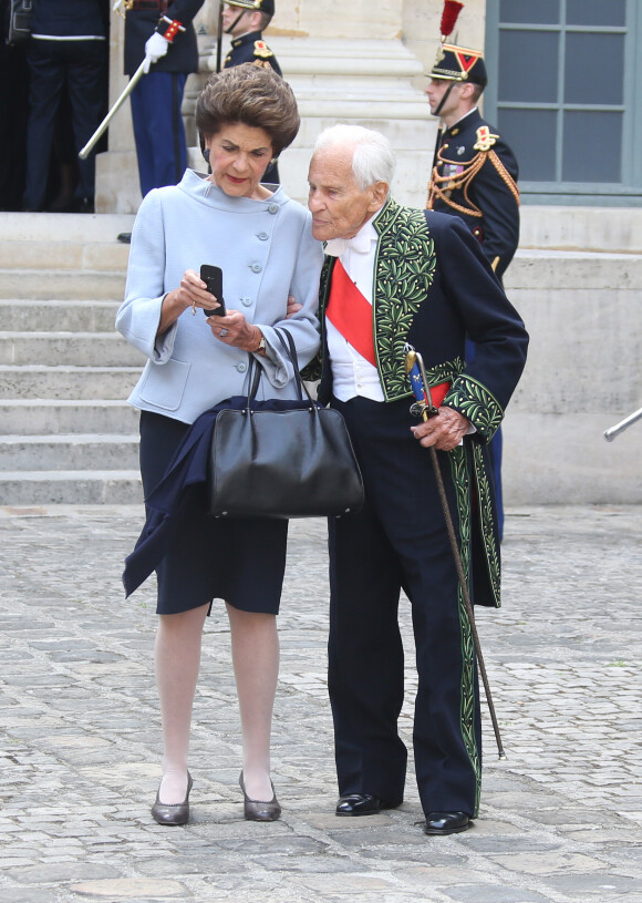 Jean d'Ormesson et sa femme Françoise Beghin - Cérémonie d'intronisation de Dany Laferrière à l'Académie Française à Paris le 28 mai 2015.