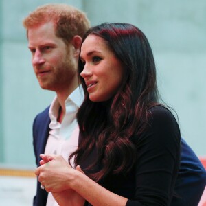 Le prince Harry et sa fiancée Meghan Markle visitent l'académie de Nottingham à l’occasion de la journée mondiale de la lutte contre le Sida à Nottingham lors de leur première visite officielle depuis leurs Fiançailles à Nottingham le 1er decembre 2017.