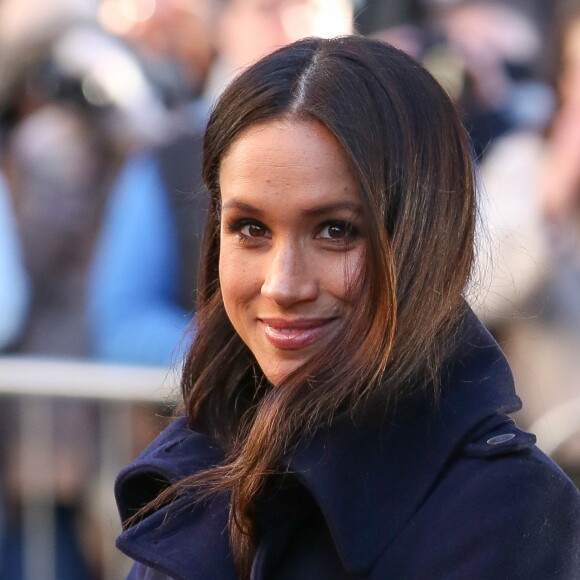 Meghan Markle quitte le "Nottingham Contemporary" lors de la journée mondiale de la lutte contre le Sida à Nottingham le 1er decembre 2017.