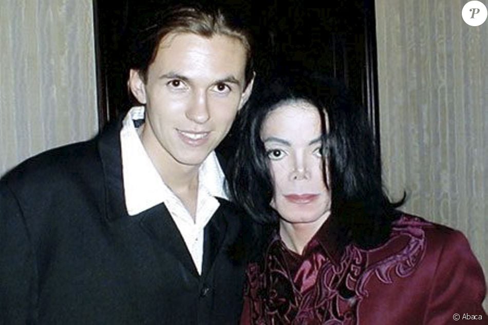 Matt Fiddes et Michael Jackson sur une photo non datée. L'ancien garde du corps du roi de la pop