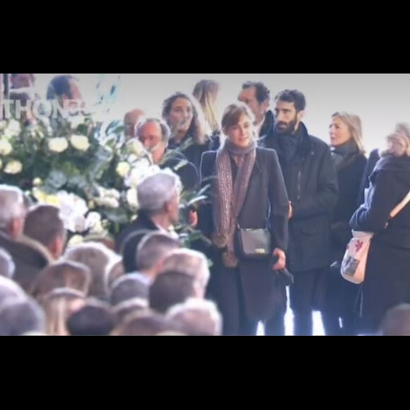 François Hollande et Julie Gayet arrivent à l'église de la Madeleine pour les obsèques de Johnny Hallyday, à Paris le 9 décembre 2017.