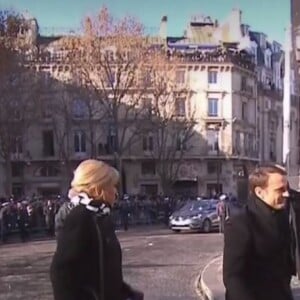 Emmanuel Macron et Brigitte Macron arrivent à l'église de la Madeleine pour les obsèques de Johnny Hallyday, à Paris le 9 décembre 2017.