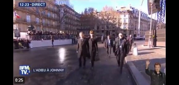 Nicolas Sarkozy et Carla Bruni arrivent à l'église de la Madeleine pour les obsèques de Johnny Hallyday, à Paris le 9 décembre 2017.