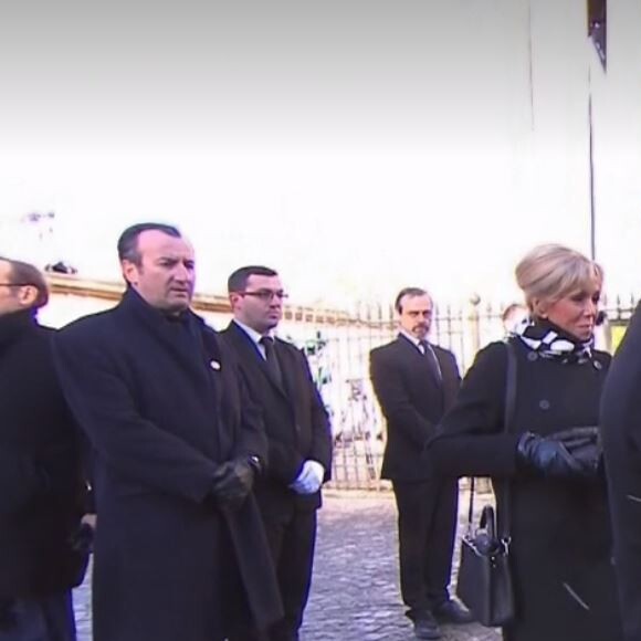 Emmanuel Macron salue David Hallyday arrivent à l'église de la Madeleine pour les obsèques de Johnny Hallyday, à Paris le 9 décembre 2017.