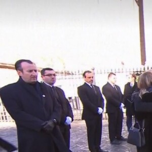 Emmanuel Macron et Brigitte Macron arrivent à l'église de la Madeleine pour les obsèques de Johnny Hallyday, à Paris le 9 décembre 2017.