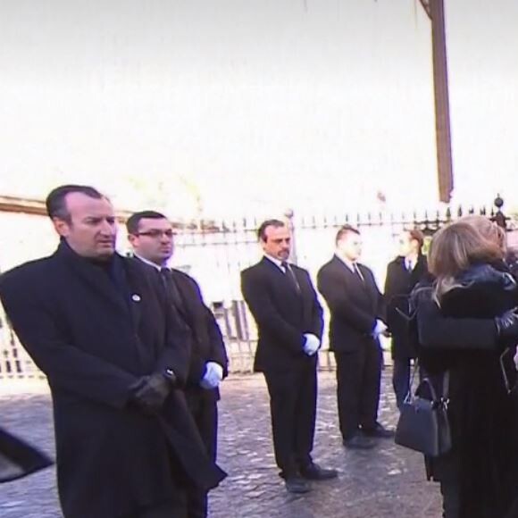 Emmanuel Macron et Brigitte Macron arrivent à l'église de la Madeleine pour les obsèques de Johnny Hallyday, à Paris le 9 décembre 2017.