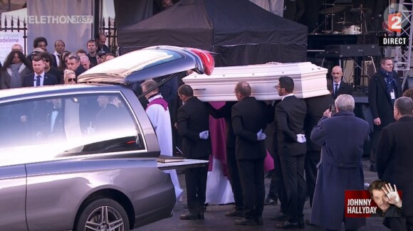 Le cerceuil de Johnny Hallyday lors des obsèques de la star à l'église de la Madeleine à Paris, le 9 décembre 2017.