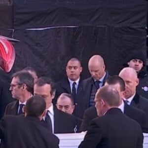 Emmanuel Macron prononce un discours poignant en hommage à Johnny Hallyday, en marge des obsèques de la star à l'église de la Madeleine à Paris, le 9 décembre 2017.