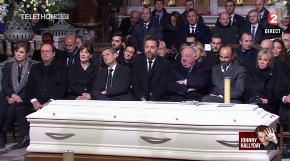 Julie Gayet, François Hollande, Carla Bruni, Nicolas Sarkozy et plus à droite Brigitte Macron - Obsèques de Johnny Hallyday en l'église de la Madeleine, à Paris le 9 décembre 2017.