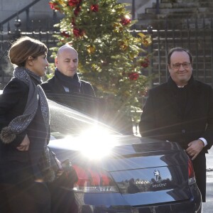 François Hollande et sa compagne Julie Gayet - Arrivées des personnalités en l'église de La Madeleine pour les obsèques de Johnny Hallyday à Paris le 9 décembre 2017. © Coadic Guirec / Bestimage