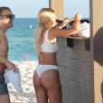 Sofia Richie profite d'un après-midi ensoleillé sur la plage de Miami, le 8 décembre 2017.