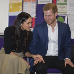 Le prince Harry et sa fiancée Meghan Markle visitent l'académie de Nottingham à l’occasion de la journée mondiale de la lutte contre le Sida à Nottingham lors de leur première visite officielle depuis leurs Fiançailles à Nottingham le 1er decembre 2017.