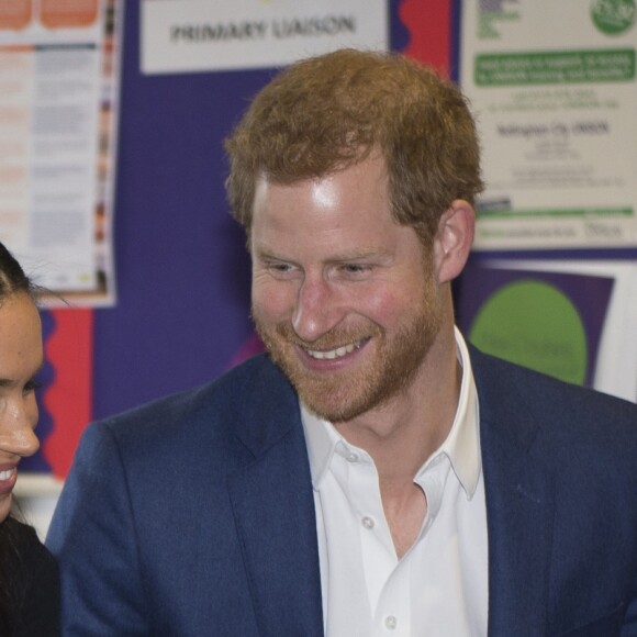 Le prince Harry et sa fiancée Meghan Markle visitent l'académie de Nottingham à l’occasion de la journée mondiale de la lutte contre le Sida à Nottingham lors de leur première visite officielle depuis leurs Fiançailles à Nottingham le 1er decembre 2017.