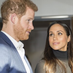 Le prince Harry et sa fiancée Meghan Markle visitent l'académie de Nottingham à l'occasion de la journée mondiale de la lutte contre le Sida à Nottingham lors de leur première visite officielle depuis leurs Fiançailles à Nottingham le 1er decembre 2017. 