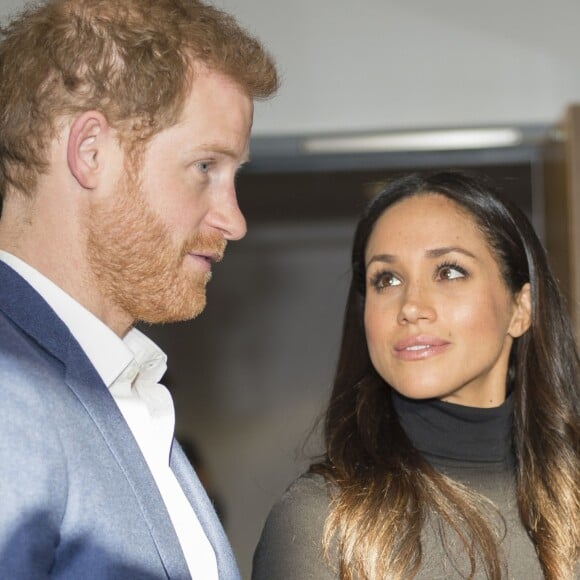 Le prince Harry et sa fiancée Meghan Markle visitent l'académie de Nottingham à l'occasion de la journée mondiale de la lutte contre le Sida à Nottingham lors de leur première visite officielle depuis leurs Fiançailles à Nottingham le 1er decembre 2017. 