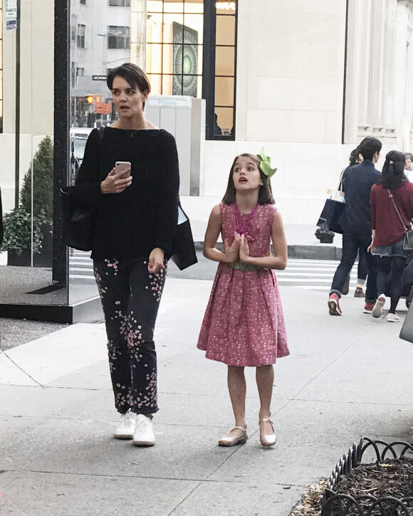 Exclusif - Katie Holmes et sa fille Suri à New York le 24 octobre 2017.