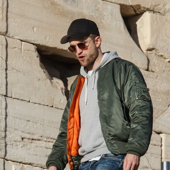 Exclusif - Robert Pattinson visite l'Acropole d'Athènes en Grèce, le 21 novembre 2017. Robert Pattinson est en Grèce pour la promotion de son film "Good Time".