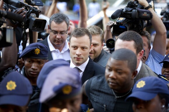 Oscar Pistorius arrive au tribunal de Pretoria pour entendre le verdict final, suite au meurtre de sa compagne Reeva Steenkamp. Le 12 septembre 2014.