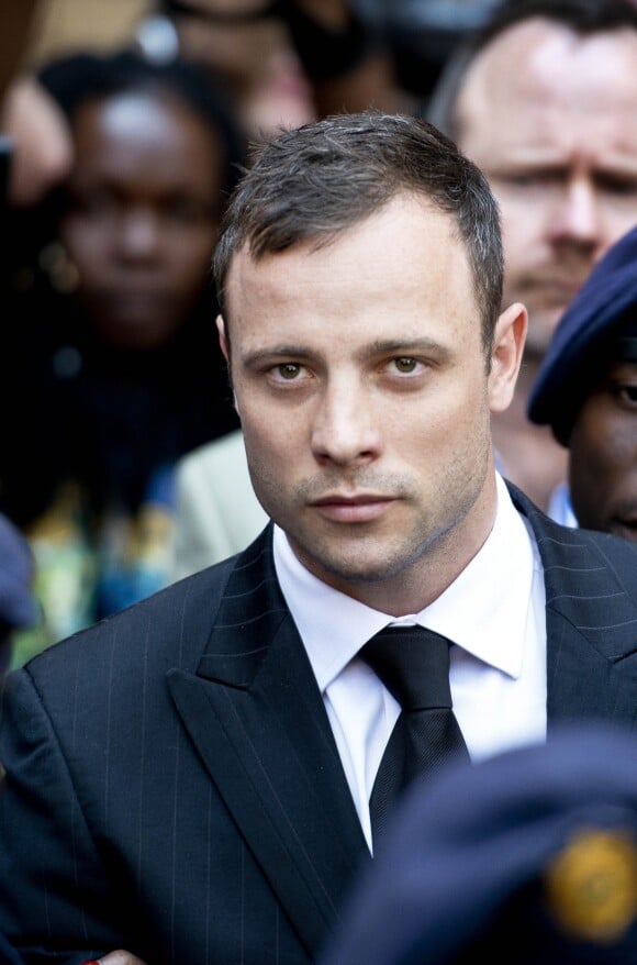 Oscar Pistorius quitte le tribunal de Pretoria, où il a été déclaré coupable d'homicide involontaire. Le 12 septembre 2014.