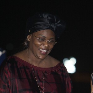 La reine Letizia d'Espagne arrive à Dakar au Sénégal, accueillie par la première dame Marieme Faye Sall, le 11 decembre 2017.