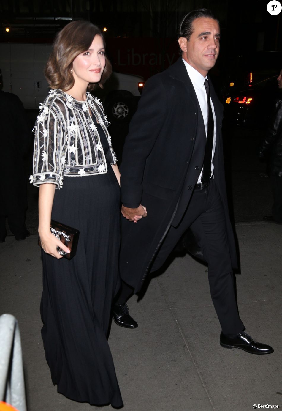 Rose Byrne enceinte et son compagnon Bobby Cannavale - Arrivée des people à la 8ème cérémonie annuelle &quot;Museum Of Modern Art Film&quot; (MOMA) en l&#039;honneur de Cate Blanchett au Museum of Modern Art de New York, le 17 novembre 2015.