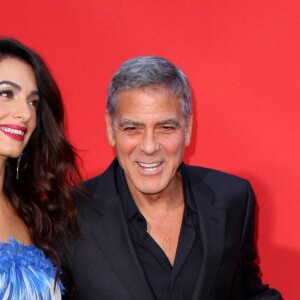 Amal Alamuddin Clooney et son mari George Clooney à la première de 'Suburbicon' au théâtre Regency Village à Westwood, le 22 octobre 2017