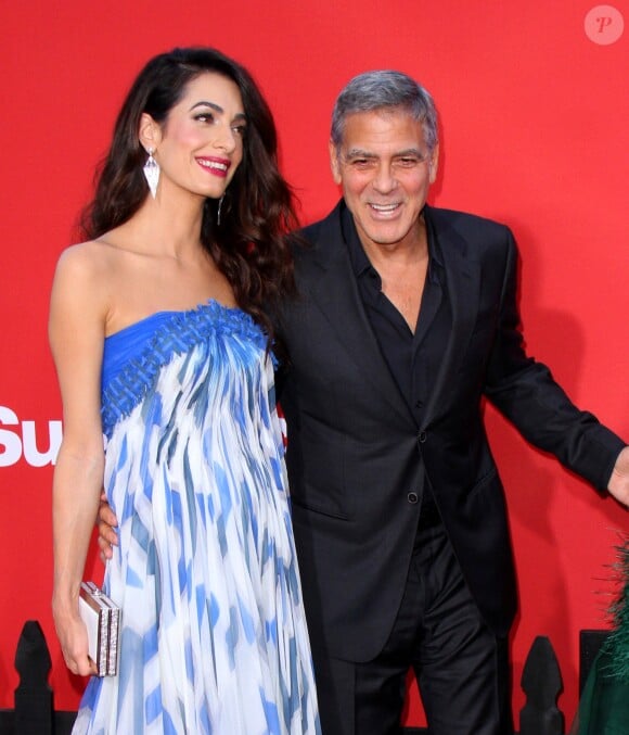 Amal Alamuddin Clooney et son mari George Clooney à la première de 'Suburbicon' au théâtre Regency Village à Westwood, le 22 octobre 2017