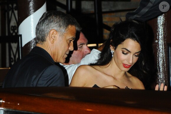George Clooney et sa femme Amal se promènent dans un bateau taxi lors du 74ème Festival International du Film de Venise en Italie le 31 aout 2017