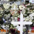 Illustration de la tombe fleurie de Johnny Hallyday au cimetière de Lorient sur l'Ile Saint-Barthélemy le 11 décembre 2017. La tombe est ornée du traditionnel coeur de Saint-Barth' en pierre pour l'éternité.
