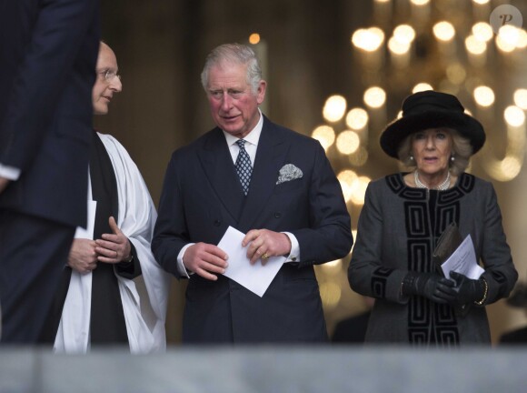 Le prince Charles et Camilla Parker Bowles, duchesse de Cornouailles, à la sortie de la cathédrale Saint Paul de Londres le 14 décembre 2017 suite à la messe donnée à la mémoire des victimes de l'incendie de la Tour Grenfell, survenu le 14 juin 2017.