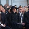 La duchesse Catherine de Cambridge, enceinte, le prince William et le prince Harry ont assisté en la cathédrale Saint Paul de Londres le 14 décembre 2017 à la messe donnée à la mémoire des victimes de l'incendie de la Tour Grenfell, survenu le 14 juin 2017.