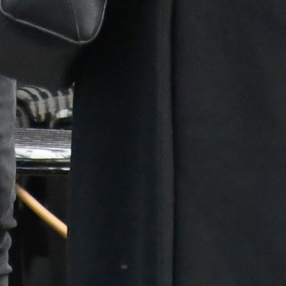 Exclusif - Macaulay Culkin et sa compagne Brenda Song et Seth Green et sa femme Clare Grant se promènent dans les rues de Paris, le 24 novembre 2017.