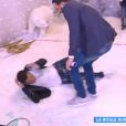 Maxime Guény et un cameraman de "Touche pas à mon poste" (C8) chutent violemment lors de l'émission du mardi 19 décembre 2017.