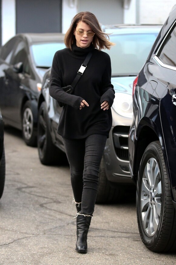 Exclusif - Sofia Richie retrouve sa couleur de cheveux naturelle après avoir passé 6 heures dans le salon de coiffure Meche Salon à Beverly Hills le 20 décembre 2017