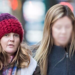 Exclusif - Drew Barrymore se promène avec sa fille Frankie à New York le 20 novembre 2017.