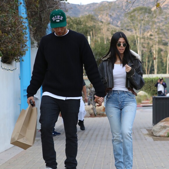 Younes Bendjima et Kourtney Kardashian. Los Angeles, le 23 décembre 2017.