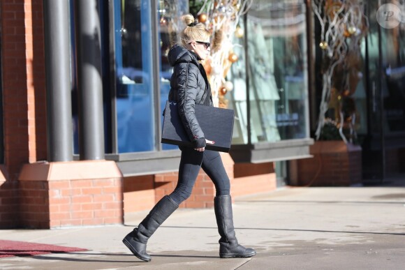 Melanie Griffith fait du shopping à Aspen le 26 décembre 2017.