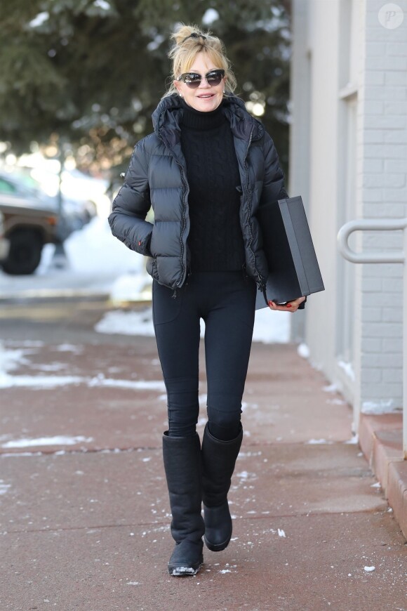 Melanie Griffith fait du shopping à Aspen le 26 décembre 2017.