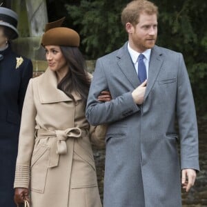 Meghan Markle avec son fiancé le prince Harry et la famille royale britannique à Sandringham le 25 décembre 2017 pour la messe de Noël.