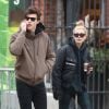 Exclusif - Shawn Mendes et sa compagne Hailey Baldwin vus pour la première fois ensemble dans les rues de Toronto le 21 decembre 2017.