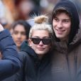 Exclusif - Shawn Mendes et sa compagne Hailey Baldwin vus pour la première fois ensemble dans les rues de Toronto le 21 decembre 2017.